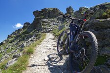 smt weg e karnischer hoehenweg richtung hollbrucker spitze mountainbike mtb